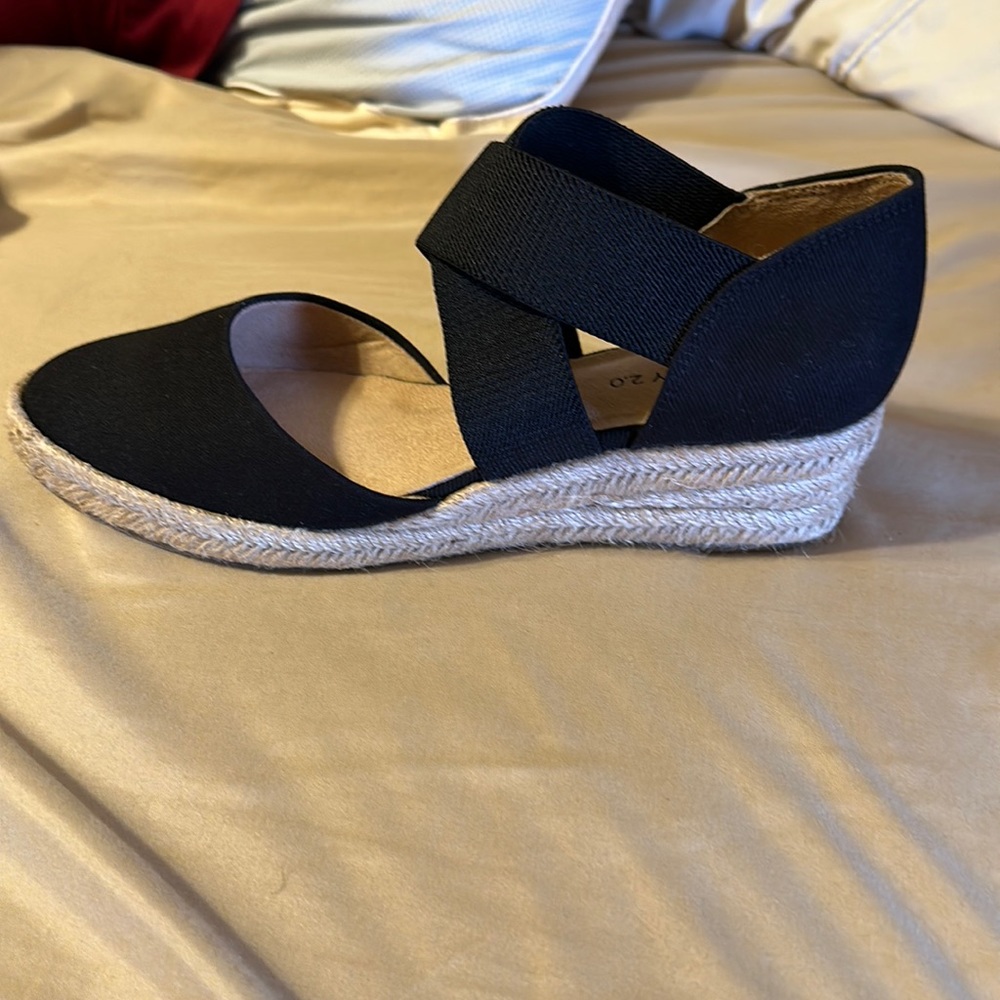 Black wedges never worn